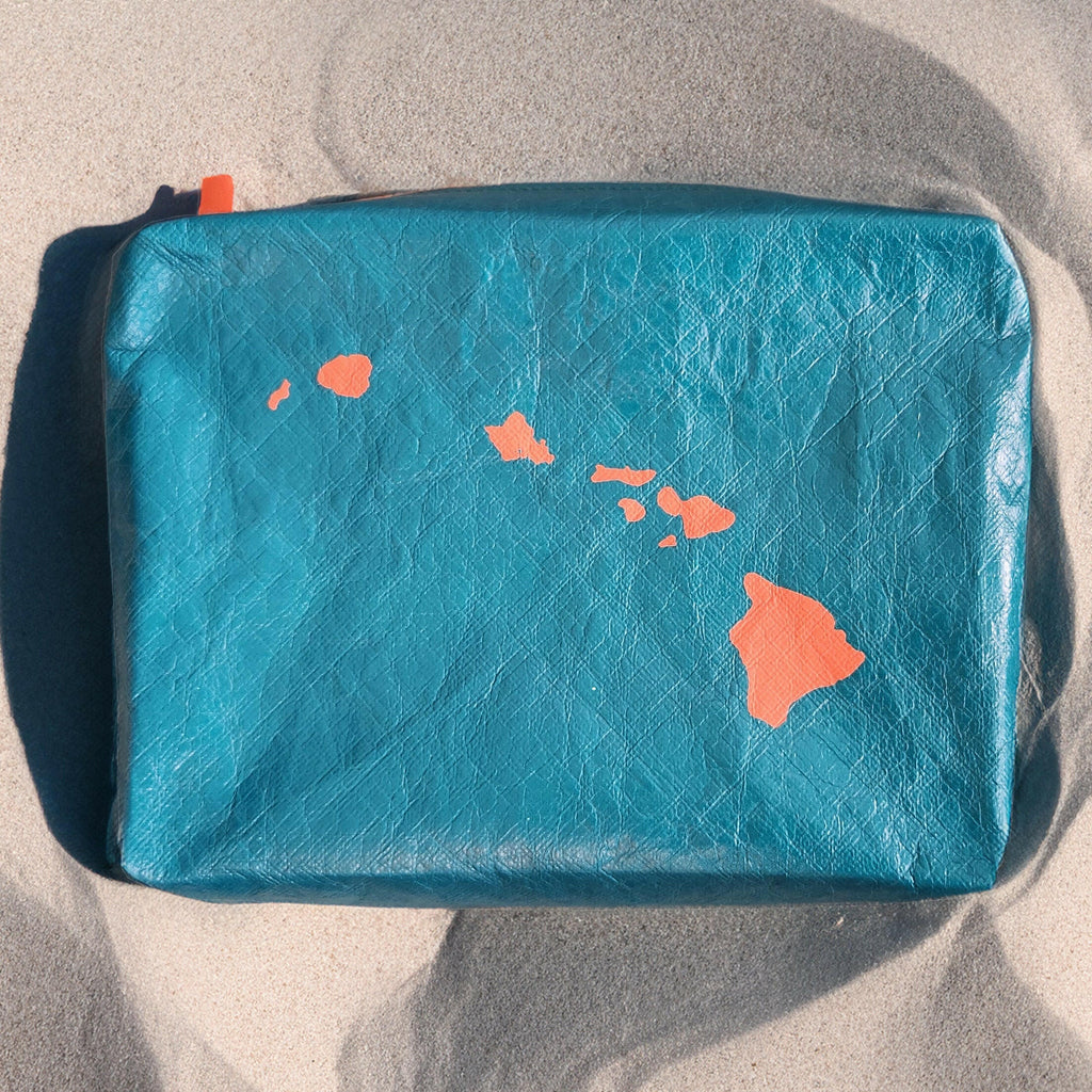 Splash-Proof Pouch for your Beach Essentials.